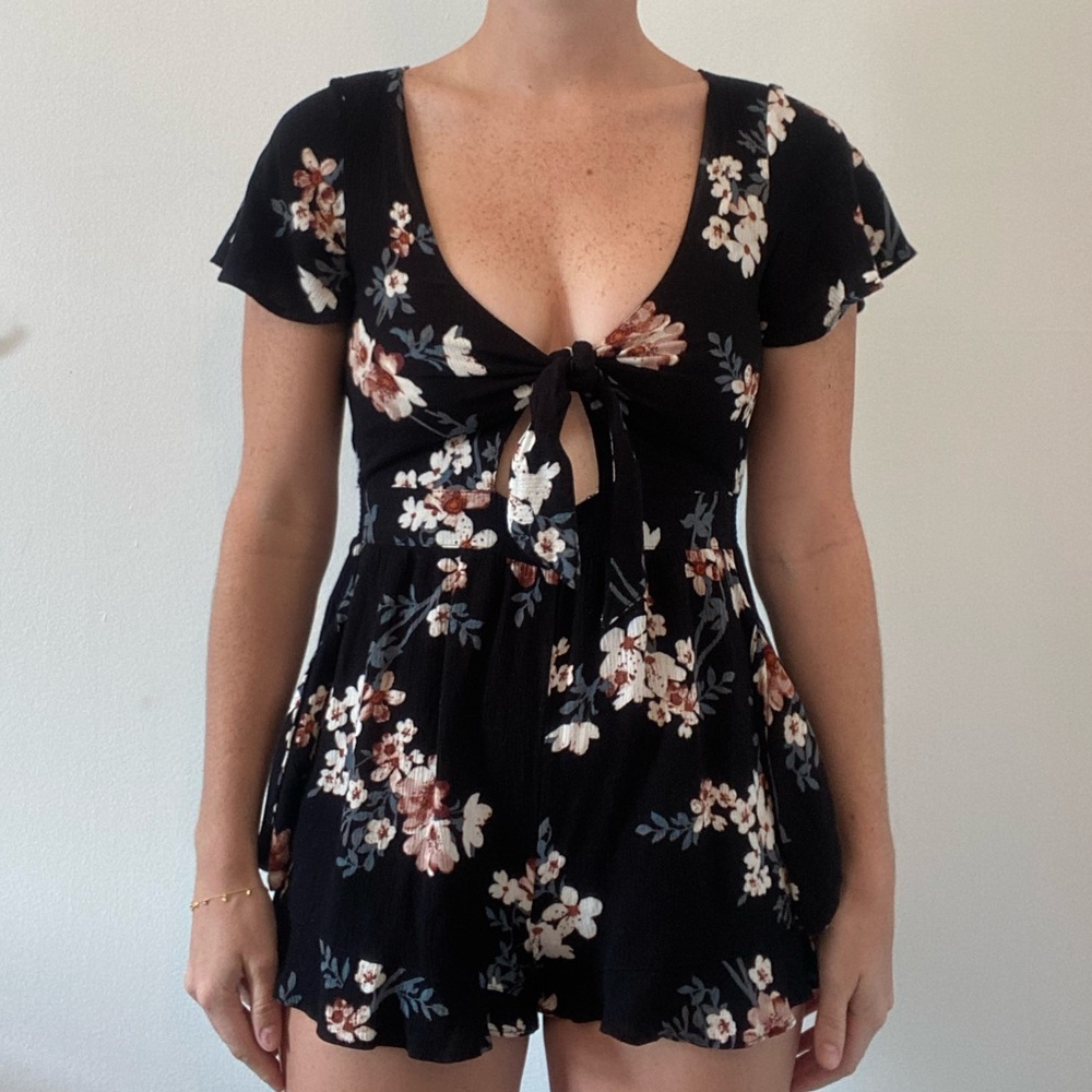 Black flower romper